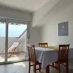 Pixie Dust Apartment In Pisak شقة بيساك